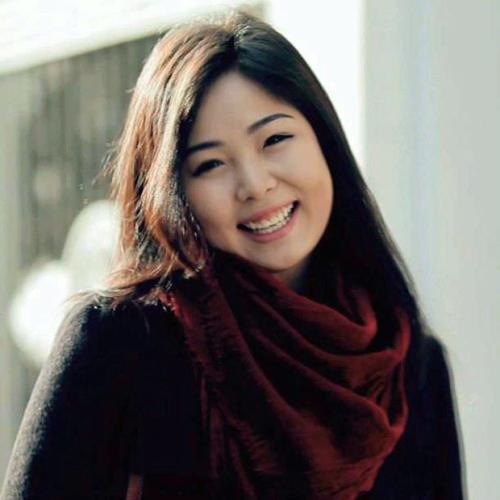 Мисс Б.Бадамцэцэг хайртыгаа олны өмнө “шүүмжлэв